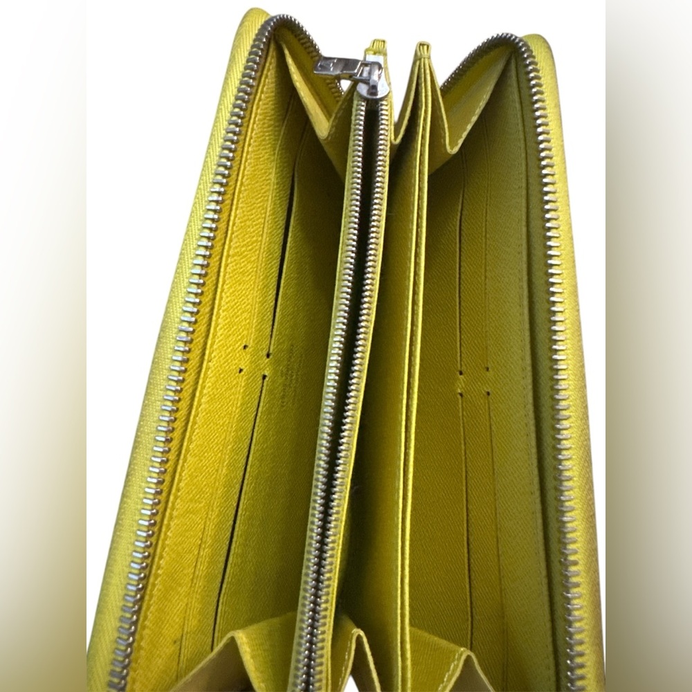 ✨Louis Vuitton Epi Leather zipper wallet✨ - Picture 9 of 15